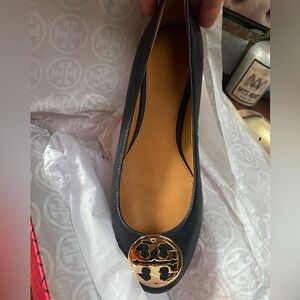 Tory Burch Black Flats with‎ Gold Logo